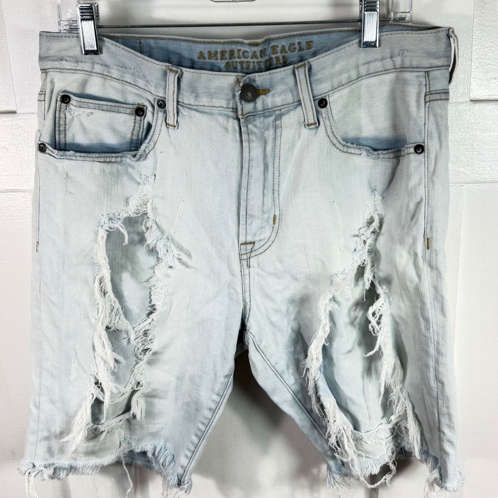 American Eagle Outfitters Mens 32 Core Flex Distressed Light Wash Denim Shorts